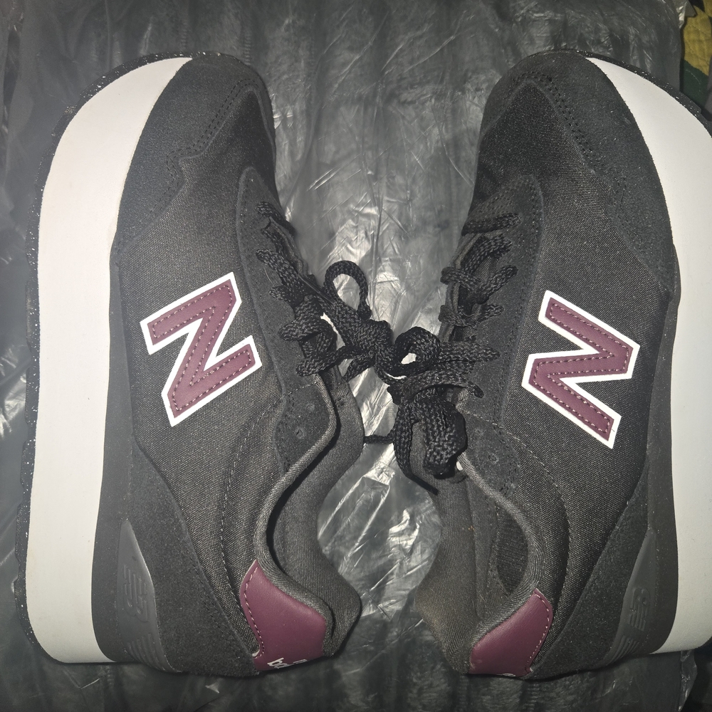 New Balance Women's Black and Maroon Athletic Shoes With 1.25" Lift